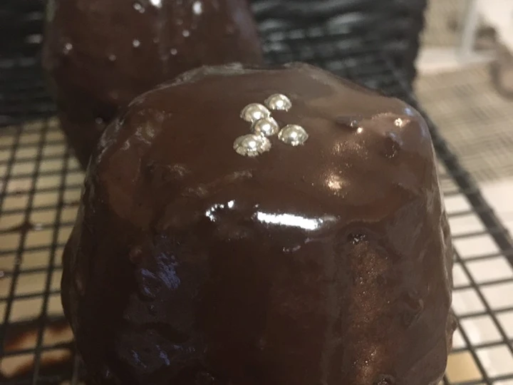 Easy Steps to Prepare Recipes BC SOUR CREAM CHOCOLATE CAKE WITH LOCAL STRAWBERRY PRESERVES &amp;amp; CHOCOLATE GANACHE the Can Spoil the Tongue So Delicious.