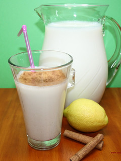Una foto de Leche con canela y limón