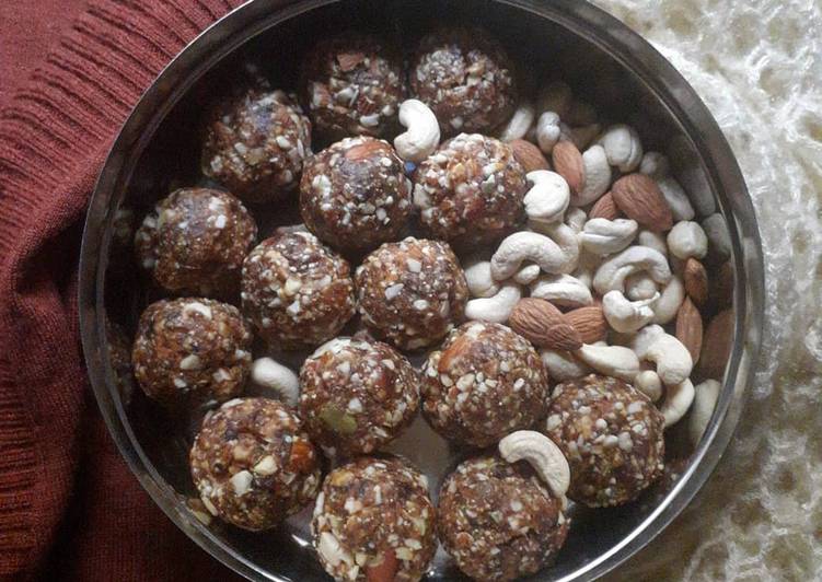 Simple Way to Make Any-night-of-the-week Dates ladoo/ khajur ladoo/ Dates and nuts ladoo