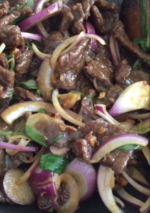 A picture of Stir fry beef ala vietnamese.