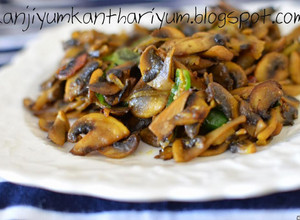A picture of Easy Mushroom mezhukkupuratti /stir fry.