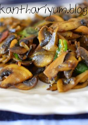 A picture of Easy Mushroom mezhukkupuratti /stir fry.