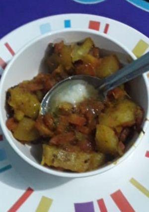 आलू और गाजर की सब्जी (aloo aur gajar ki sabzi recipe in Hindi) रेसिपी मुख्य फोटो