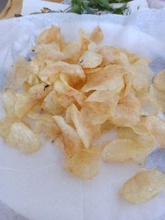 पोटैटो चिप्स (Potato chips recipe in Hindi) रेसिपी मुख्य फोटो