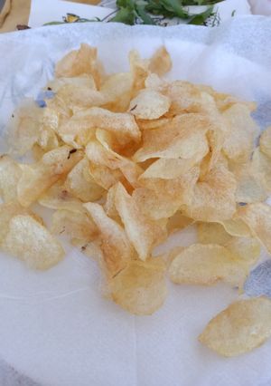 पोटैटो चिप्स (Potato chips recipe in Hindi) रेसिपी मुख्य फोटो