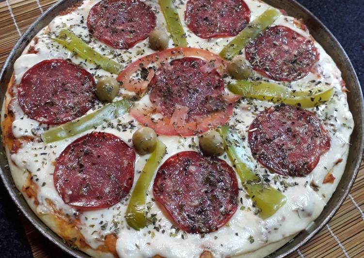 Pizza Con Masa Perfecta Con Morron Y Salame Receta De Marita Sosa Cookpad