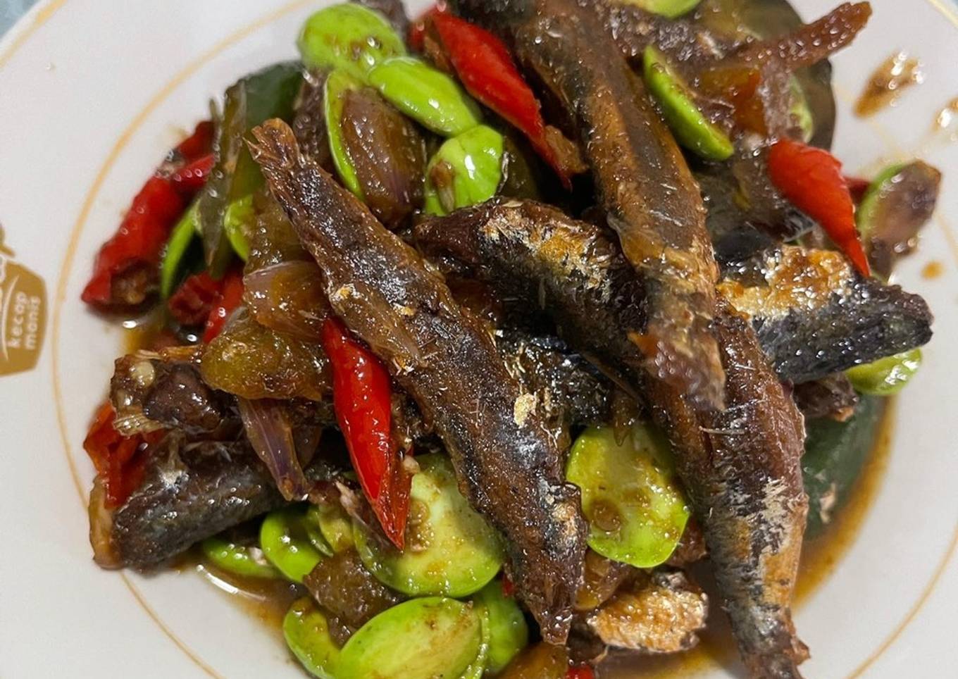 Oseng ikan asin pete