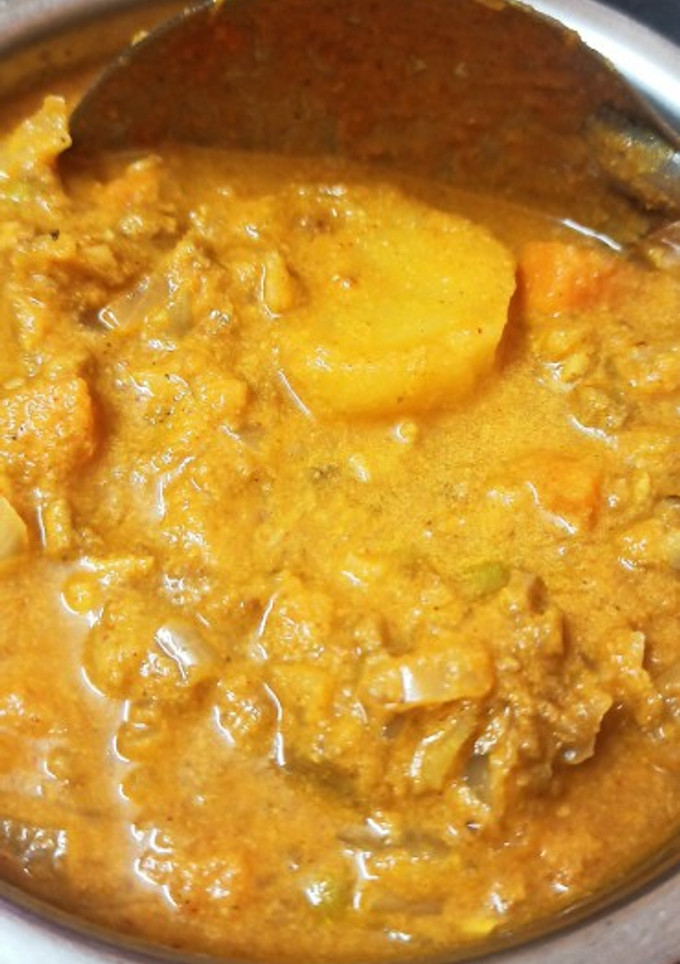 முட்டைக்கோஸ் கீமா குழம்பு(cabbage curry recipe in tamil) செய்முறை முக்கிய புகைப்படம்