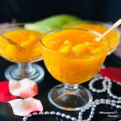 A picture of Whosaynas Mango Pineapple Punch.