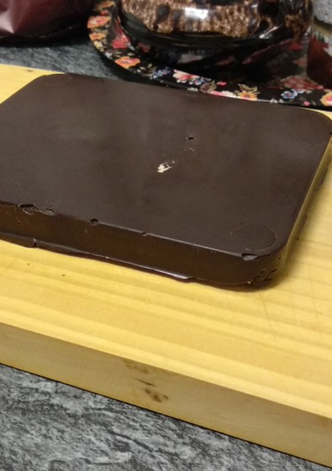 Una foto de Turrón de chocolate negro con frutos secos