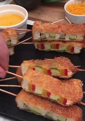 Una foto de Brochetas de pollo y verdura