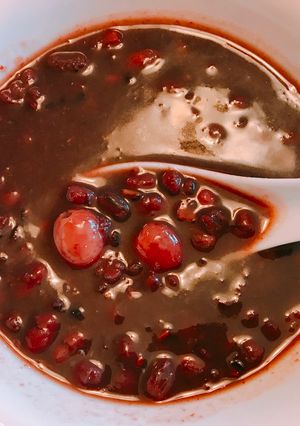 A picture of Red Bean Four Treasures Porridge - Slow Cooker Version.