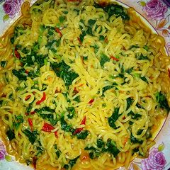 A picture of Pepper soup indomie with spinach.