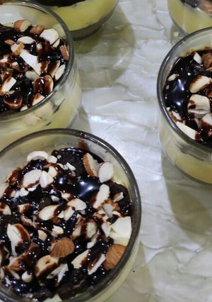 A picture of Oreo Custard Shots.