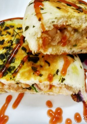 A picture of Cheese and soyabean stuffed kulcha.