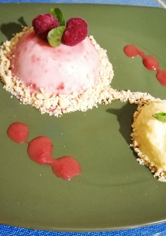 Una foto de Mousse de frambuesa con helado de chocolate blanco