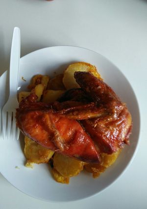 A picture of Deep fried chicken with bhajia.