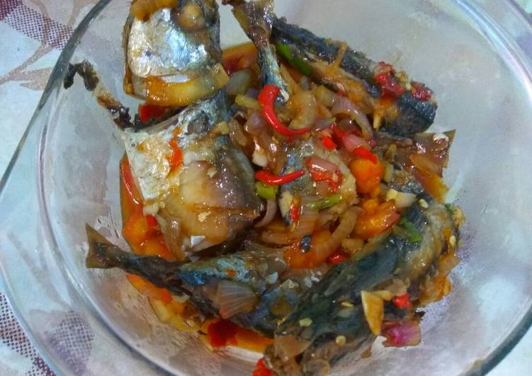 Tumis kembung asam manis pedas