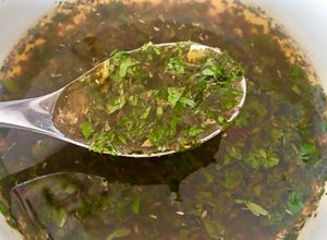 Foto di 70 • Chimichurri argentino, condimento per carne grigliata, pesce...tutto! 🇦🇷