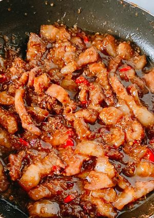 Hình của món Thịt kho mắm ruốc.