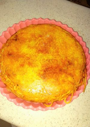 عکسی از دستور ماکارونی با ته دیگ سیب زمینی رنده شده🍝🥔