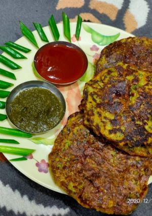 બાજરીના ચમચમીયાં(Bajari na chamchamiya recipe in Gujarati) રેસીપી મુખ્ય ફોટો