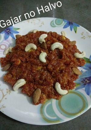 गाजर का हलवा (Gajar ka halwa recipe in hindi) रेसिपी मुख्य फोटो