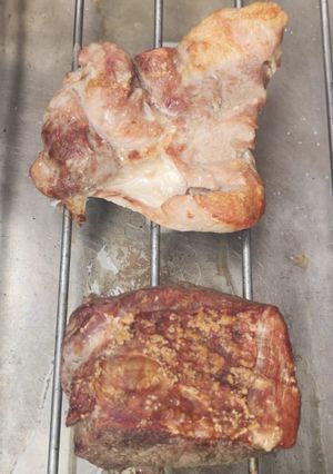 Una foto de Brazuelo de cerdo y bife angosto a la caja china