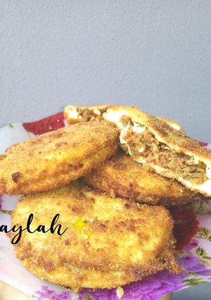 A picture of Beef Bread Patties 🍞.
