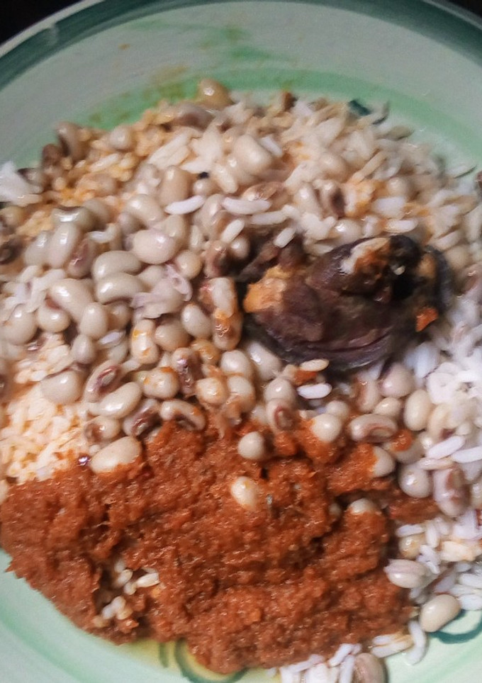 A picture of Rice and beans with stew.