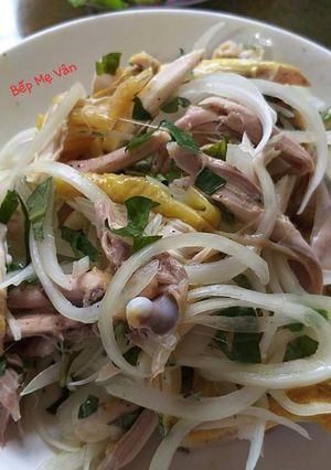 Hình của món Gỏi gà xé phay.