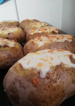 عکسی از دستور سیب زمینی شکم پر پنیری