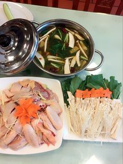 Hình của món Lẩu gà nấm.