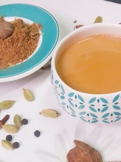 मसाला चहा (masala chai recipe in marathi) रेसिपी चे मुख्य फोटो