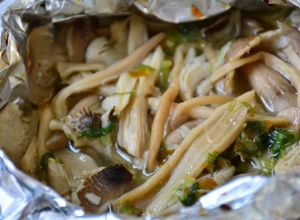 Hình của món Nấm mối nướng giấy bạc.