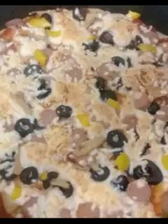 صورة لوصفة بيتزا بصوص البندورة وبيتزا بالكاتشب
