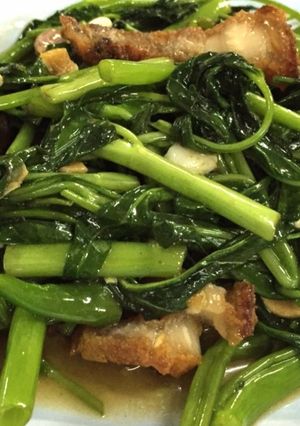 รูปของ ผัดผักบุ้งหมูกรอบ