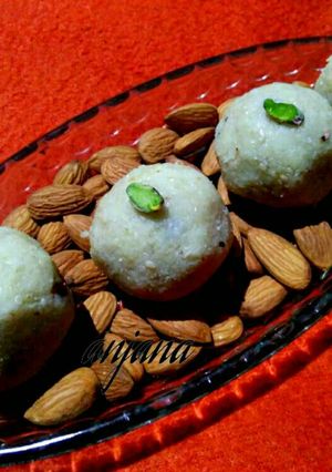A picture of Sesame mava laddu.
