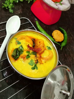 पंजाबी कढ़ी पकोड़ा (Punjabi Kadhi pakoda recipe in Hindi) रेसिपी मुख्य फोटो