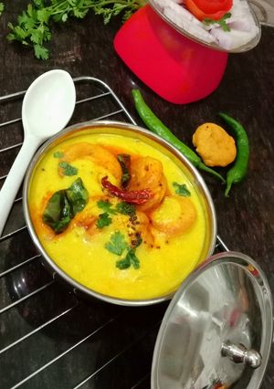 पंजाबी कढ़ी पकोड़ा (Punjabi Kadhi pakoda recipe in Hindi) रेसिपी मुख्य फोटो