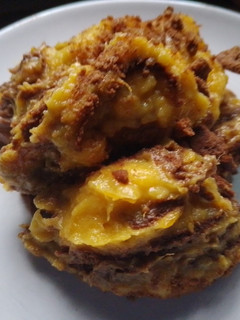 A picture of Simple Mango and chocolate cookies Desert.