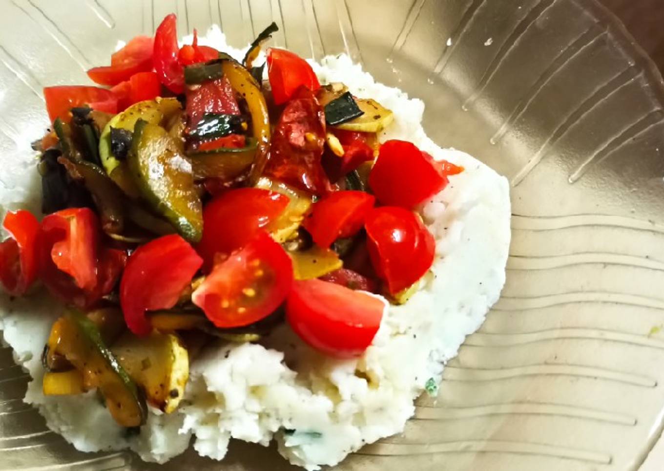 Puré con centro de verduras salteadas
