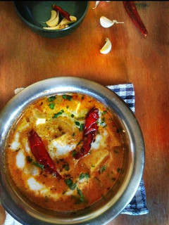 रेस्टॉरंट स्टाईल पनीर लसूणी करी (paneer lasooni curry recipe in marathi) रेसिपी चे मुख्य फोटो