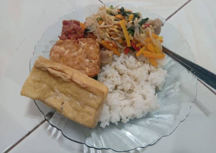 Langkah Mudah untuk Menyiapkan Oseng Wortel, Sawi Hijau dan Kecambah yang Bikin Ngiler