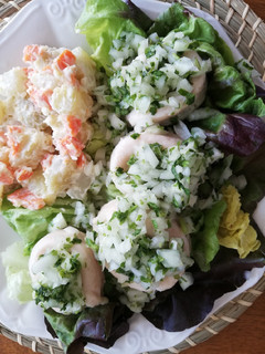 Una foto de Locos con salsa verde y papas mayo