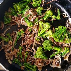 A picture of Broccoli Onion Stir Fry.