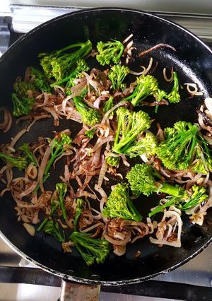 A picture of Broccoli Onion Stir Fry.
