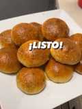 Pancitos rellenos de mozzarellacon mantequilla de ajo