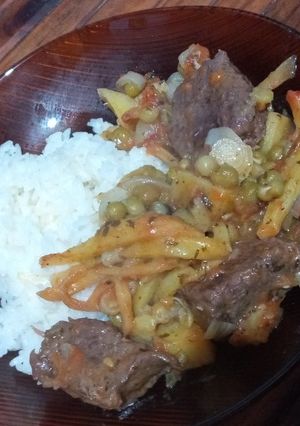 Una foto de Roast beef a la cacerola con arroz cremoso