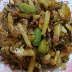 A picture of Karela Aalu ki fry bhujiya.
